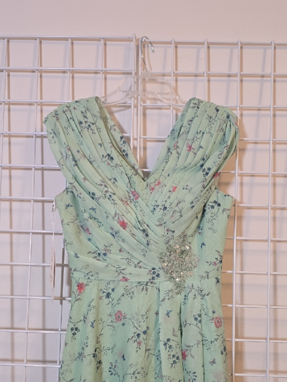 Formal Dress NWT Mint Green Floral High-Low Chiffon Dress Beaded Waist Size 8 - Picture 4 of 16